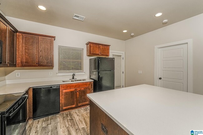 Building Photo - 915 Maple Trce