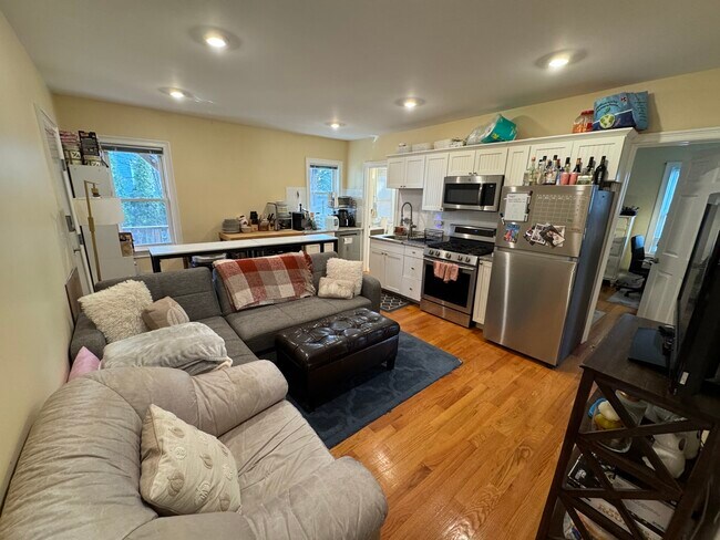 Building Photo - 10 Cambridge Ter