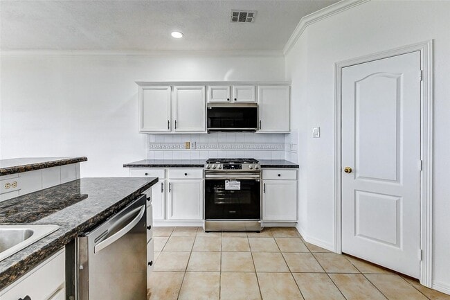 Building Photo - 14527 Clipper Cir Dr