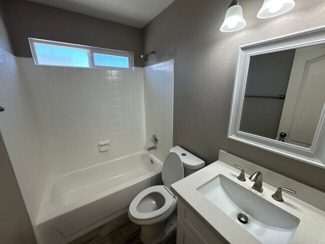 Building Photo - 768 E Stottler Pl