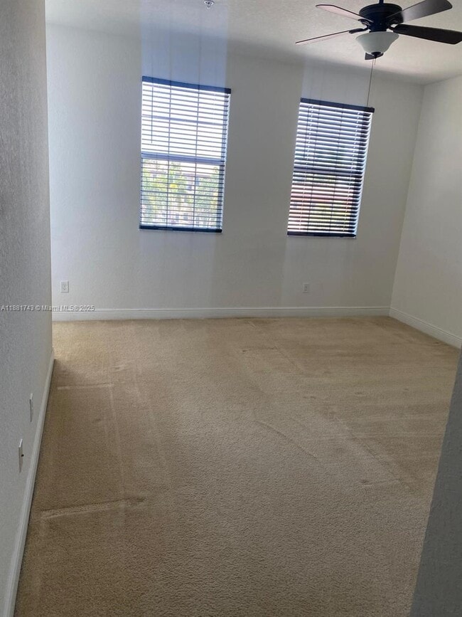 Building Photo - 948 SW 147th Ave