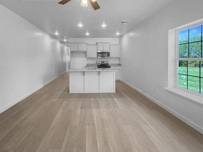 Building Photo - 1704 SW Washington Ave