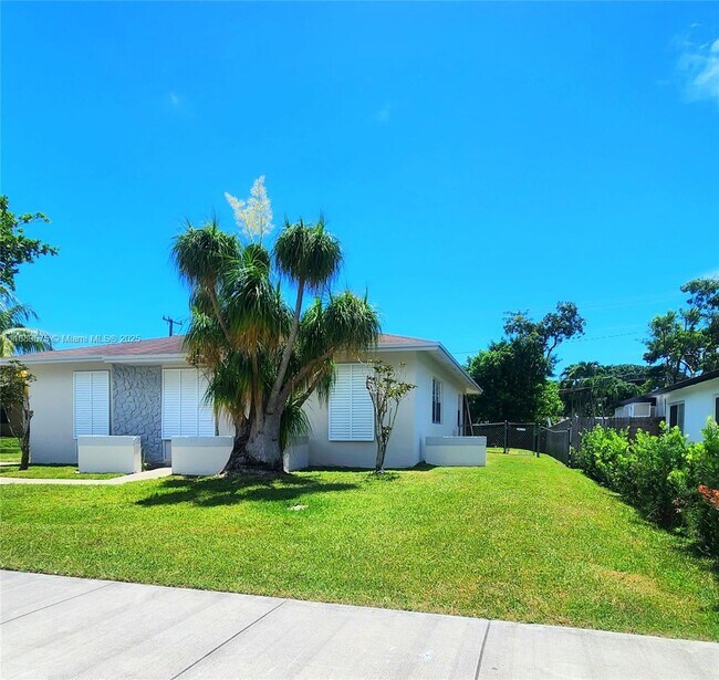 Building Photo - 18637 SW 100th Ave