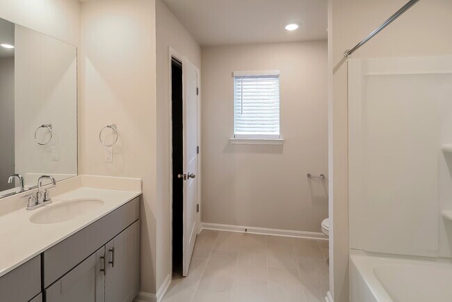 Building Photo - 879 Sara Mdw Rd