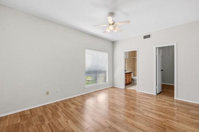 Building Photo - 6602 Harbor Town Dr