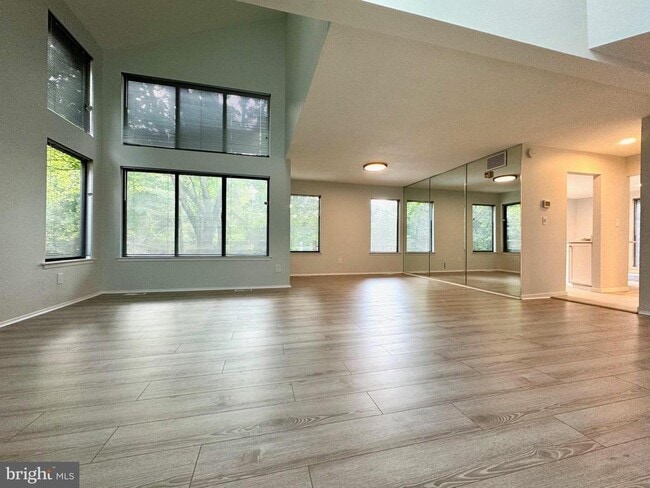 Building Photo - 104 Sayre Dr