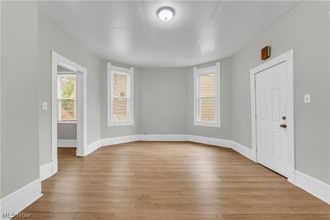 Building Photo - 1345 W 61st St