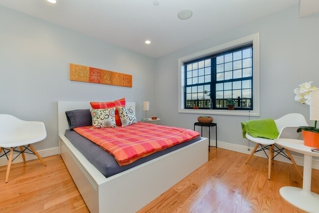 Building Photo - 350 W Broadway