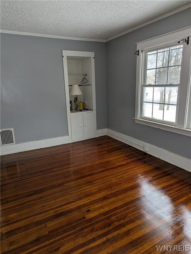 Building Photo - 5722 Buffalo Ave