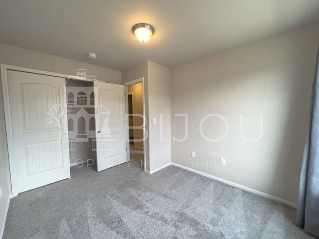 Building Photo - 1822 Final View Aly