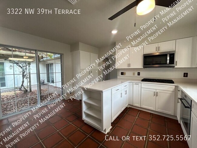 Building Photo - 3322 NW 39th Ter