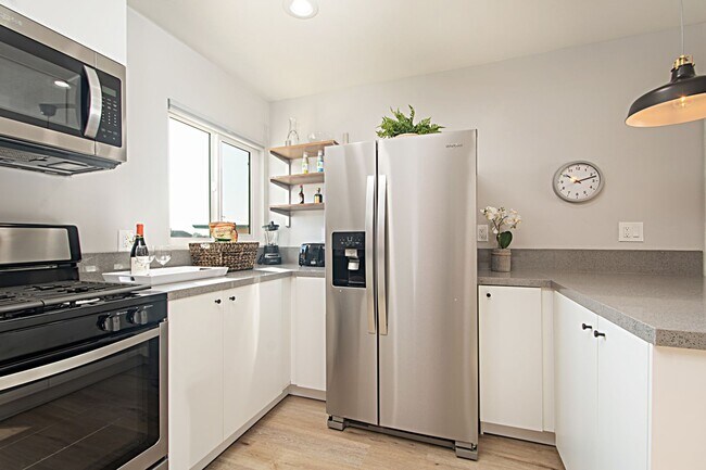 Building Photo - Beautiful 2 beds 1 bath apartment in Point Loma