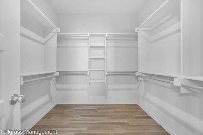 Building Photo - Move In Specials! Elevated Living in Owasso