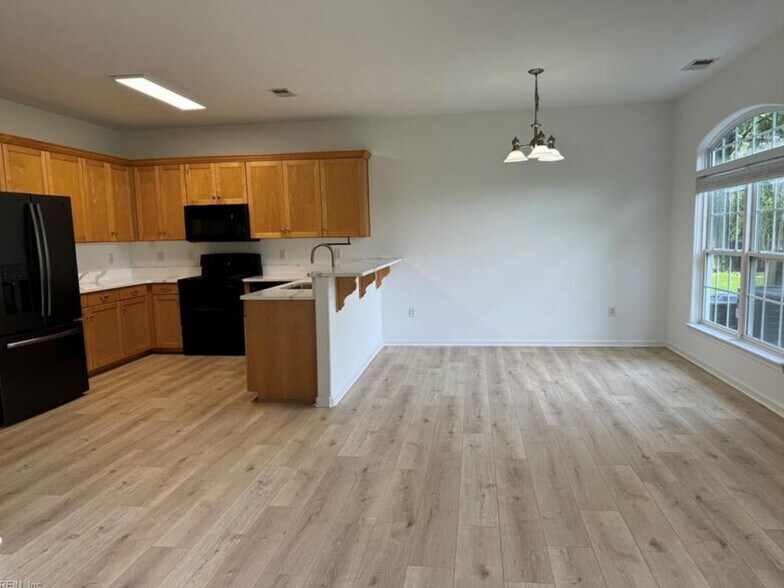 Building Photo - 432 Hartsdale Rd
