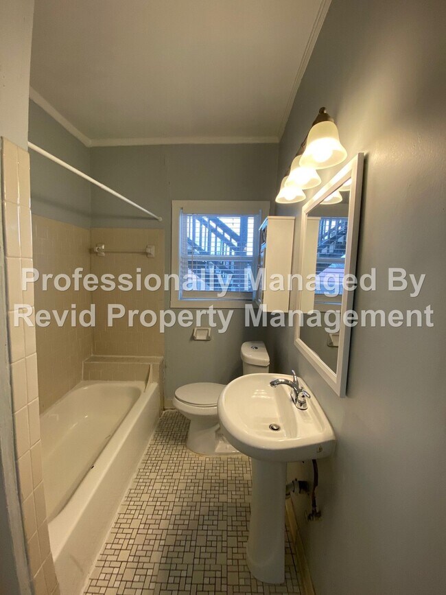 Building Photo - The Gables at Auburndale!