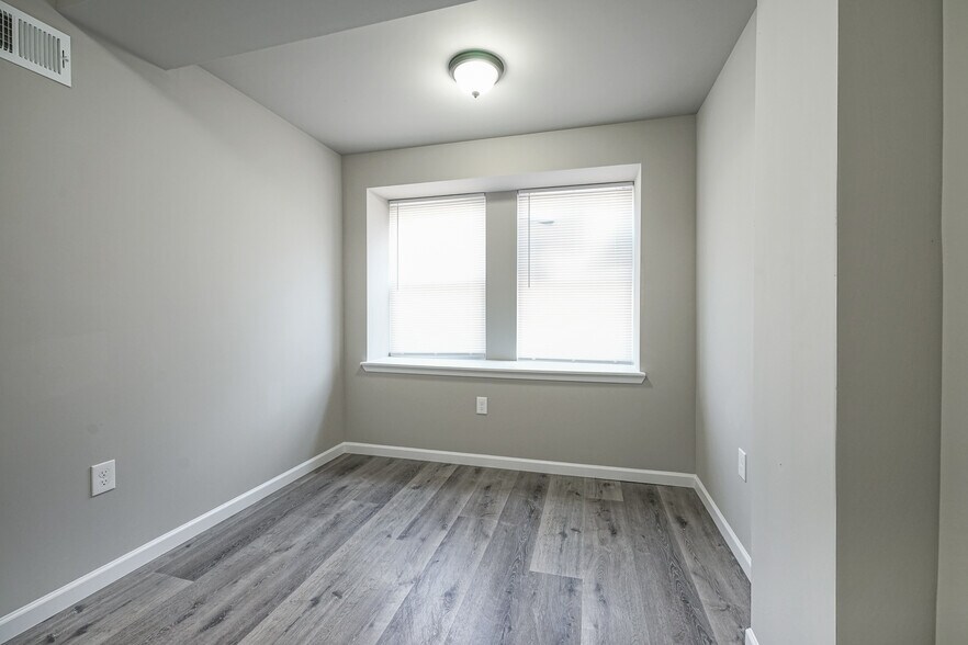 Building Photo - 2114 Mifflin St