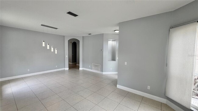 Building Photo - 4860 Chalfont Dr