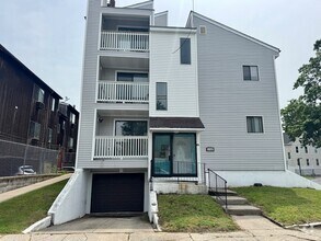 Building Photo - 70 Weber St