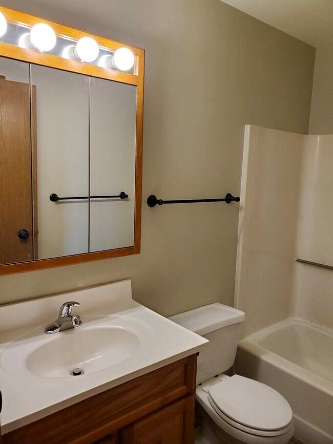 Bathroom - 1500 32nd Ave SW