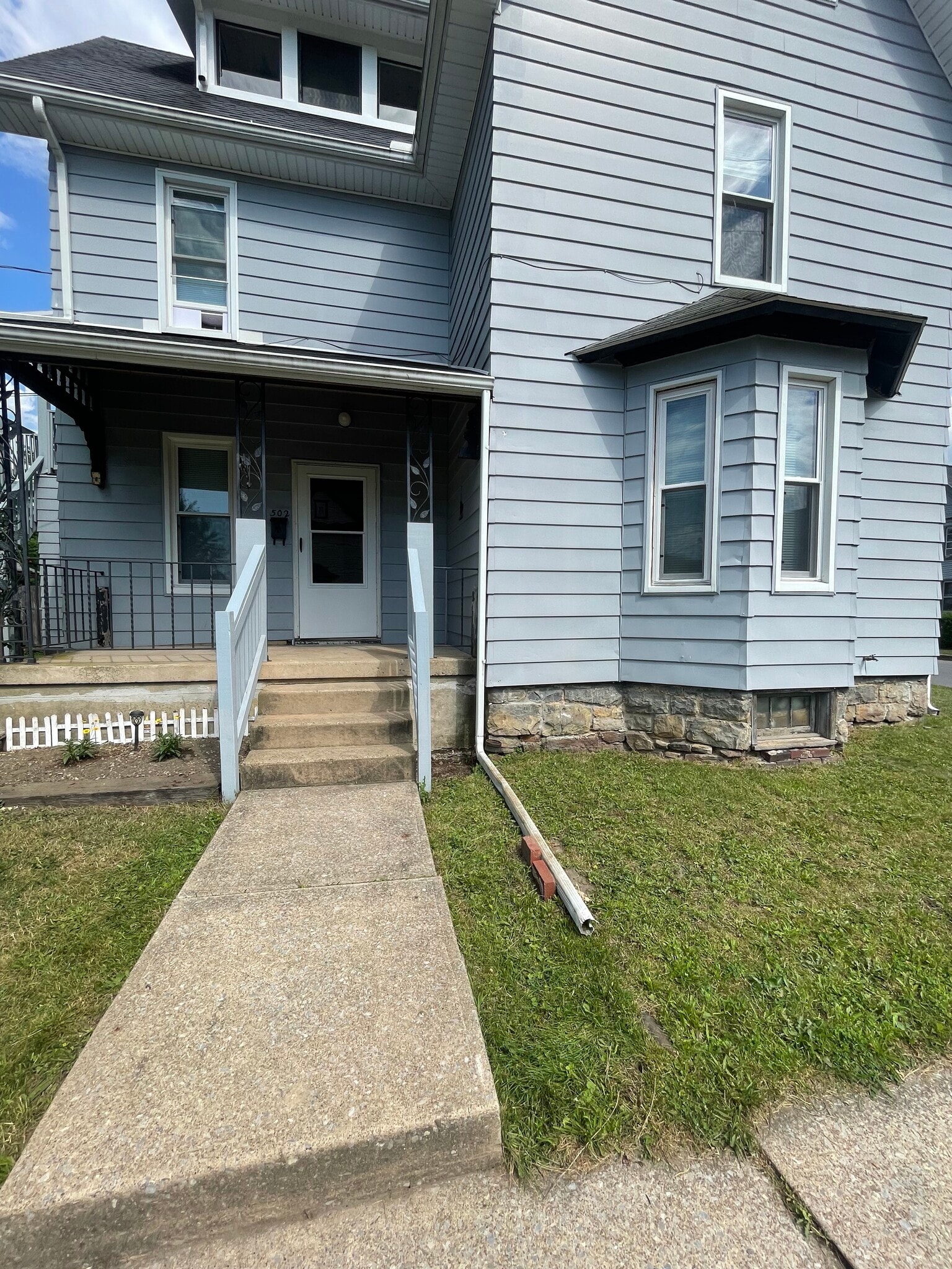 Building Photo - 502 Stevens St