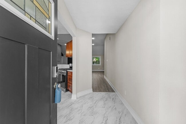 Building Photo - 16026 Beechnut St