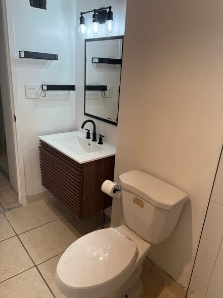 Renovated bathrooms - 150 SE 25th Rd