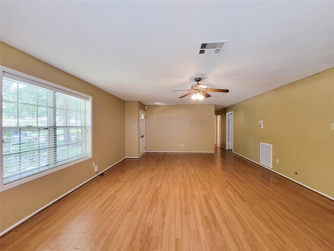 Building Photo - 111 Azalea St