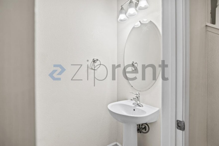 Building Photo - 2858 10th St