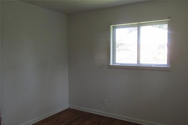 Building Photo - 301 El Paso St SW