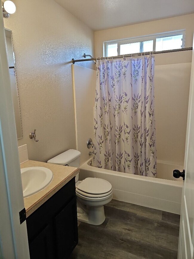 Building Photo - Cute Nampa home in one of  the most desirable neighborhoods. Fabulous location. 7159 E. Hampton.