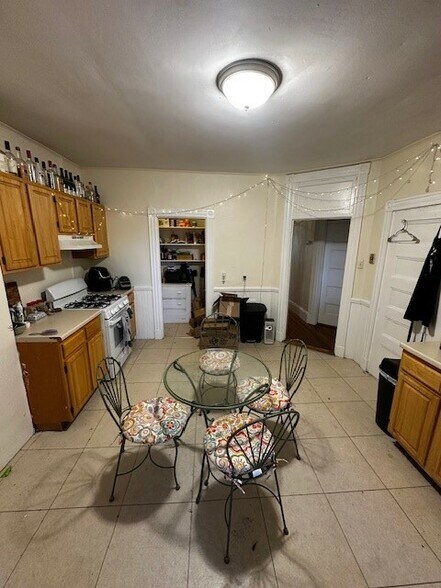 Primary Photo - 96 Calumet St