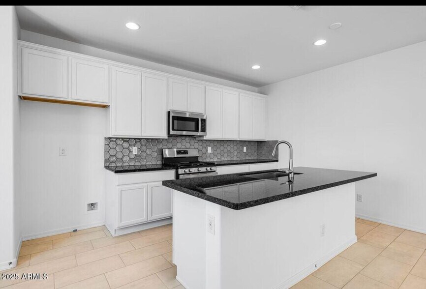 Building Photo - 14663 W Sand Hills Rd