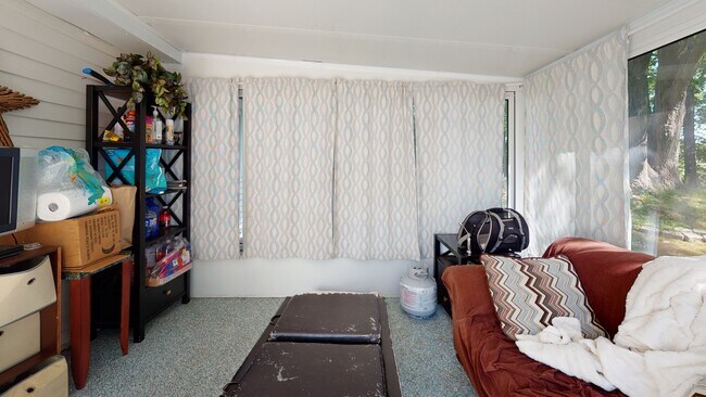 Building Photo - 37 Centre St