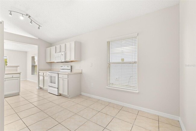 Building Photo - 624 Blake Ave