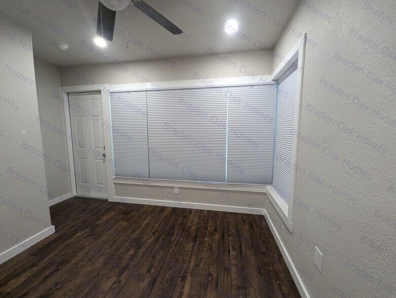 Bedroom w/ blackout shades (top down/bottom up) - 1814 26th St W