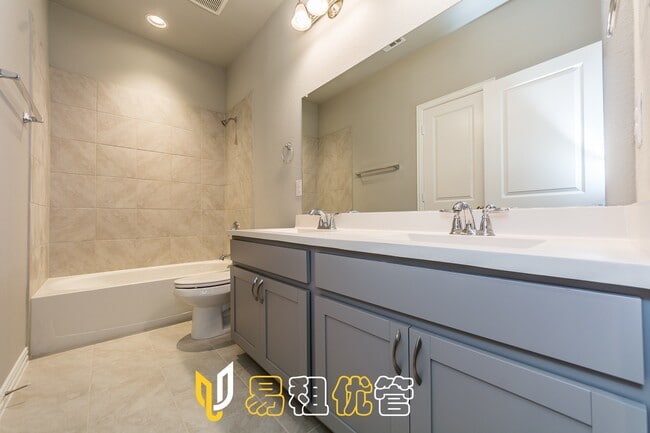 Building Photo - Adorable 3 Bedroom Townhouse-- Coming Soon!