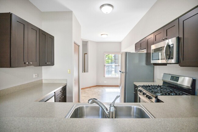 Building Photo - 951 Viewpoint Dr