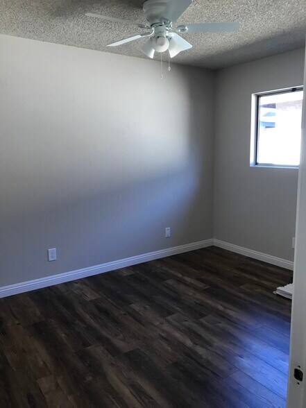 Building Photo - 300 W Lohart Ave