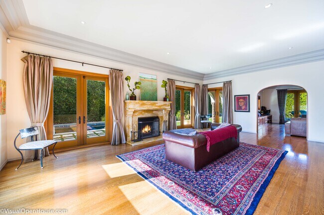Building Photo - 11159 La Maida St
