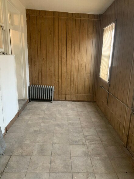 Building Photo - 8433 S Green St