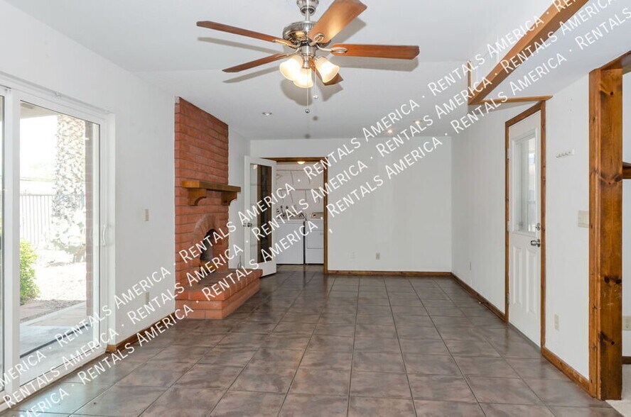 Building Photo - 7868 N Soledad Ave