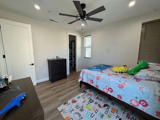 Building Photo - Brand New Upstairs Unit