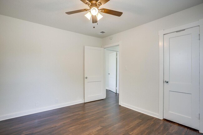 Building Photo - Amazing Remodeled 2 Bed, 1 Bath Ready tor ...