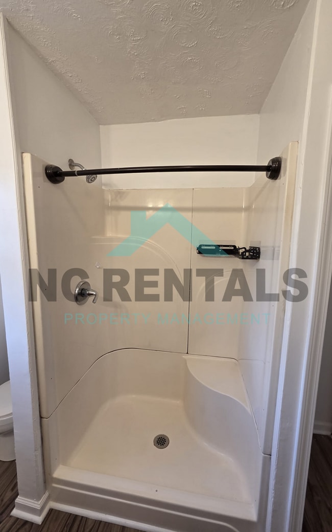 Building Photo - 721 Davis St