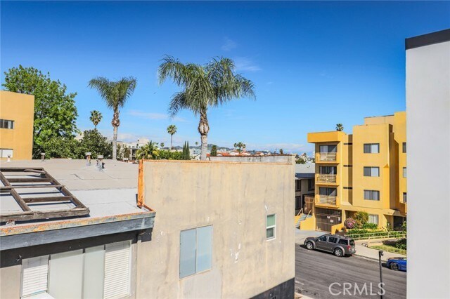 Building Photo - 1237 N Orange Dr