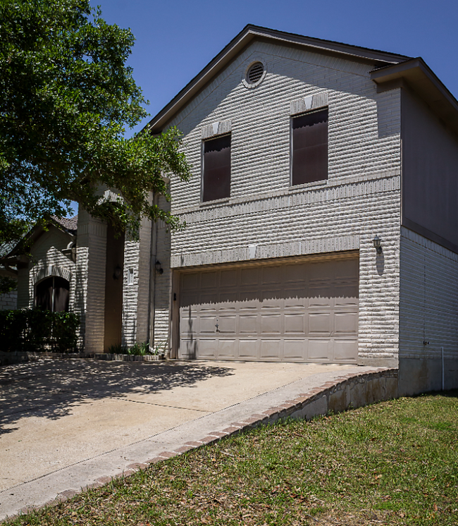 Building Photo - 16526 Avaranche Way