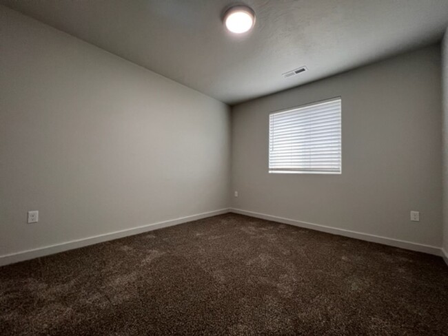 Building Photo - Comfort and Luxury Single Family Home