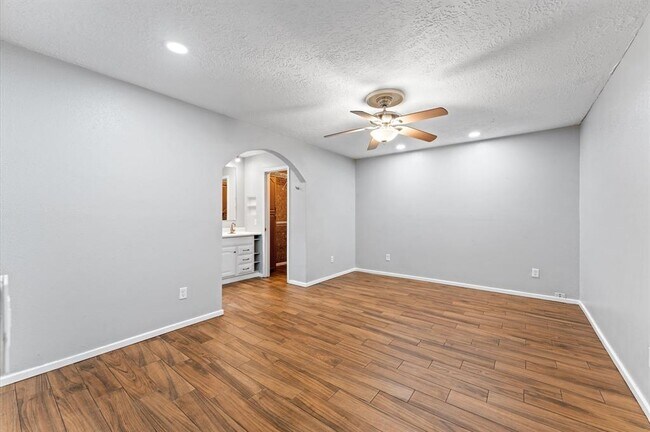 Building Photo - 11227 Verlaine Dr