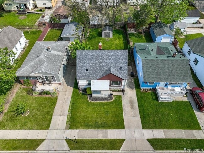 Building Photo - 620 W Kalama Ave