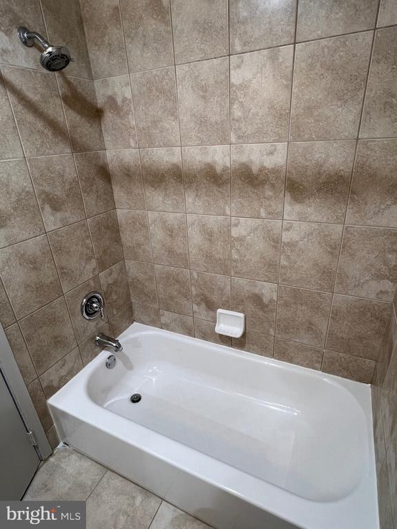 Building Photo - 8 Coventry Ct